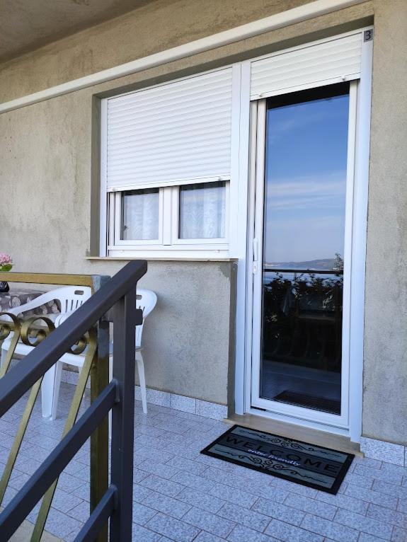 Apartmani Mila A1 & A2 & 3 Trogir Eksteriør bilde