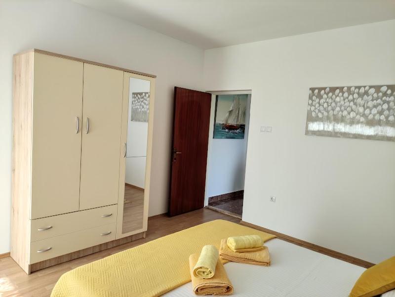 Apartmani Mila A1 & A2 & 3 Trogir Eksteriør bilde